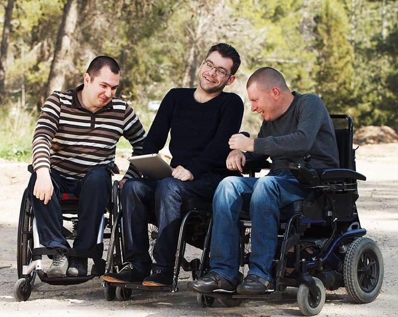 ویلچر برقی چیست و در هنگام خرید به چه نکاتی باید توجه کنید